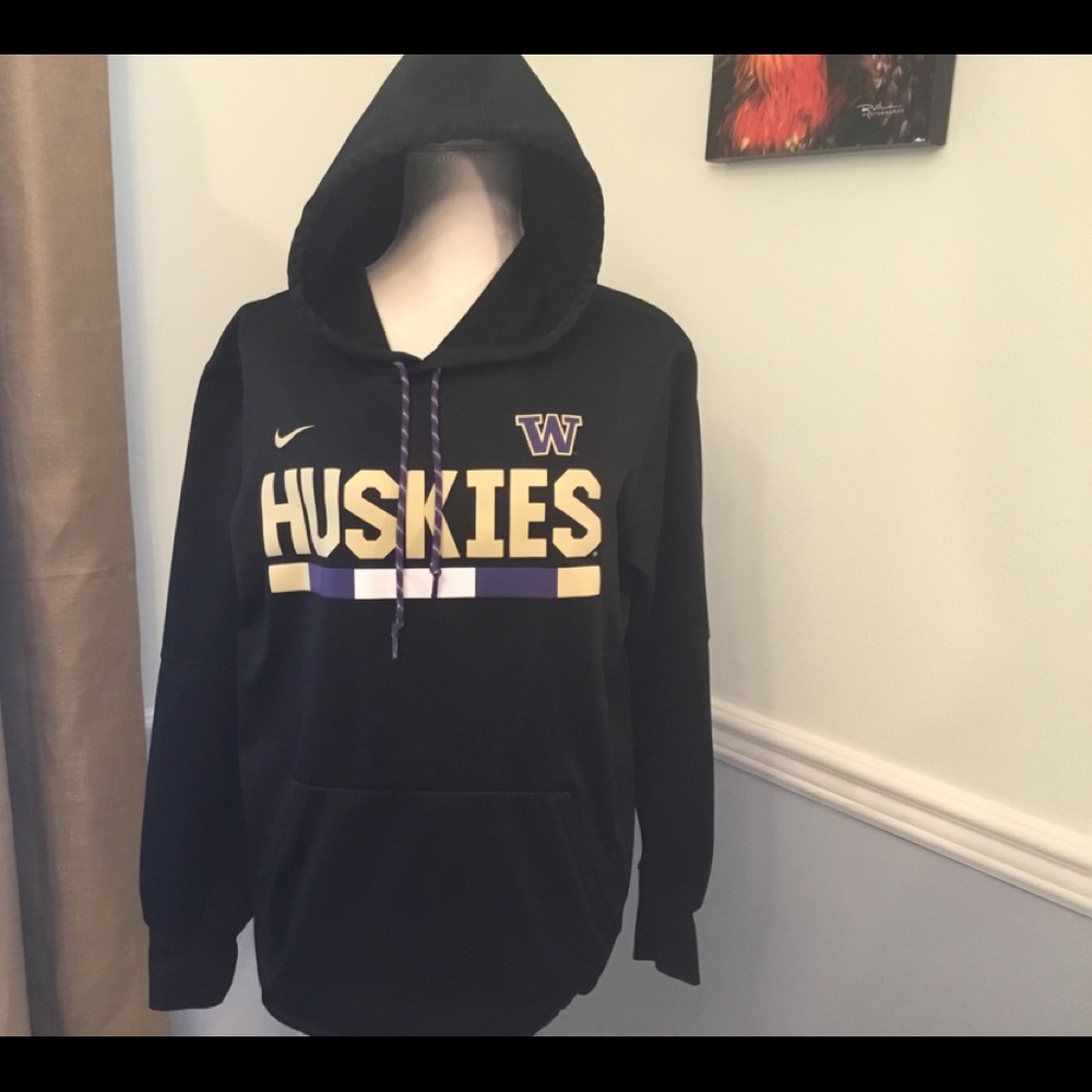 This is a Nike huskies hoodies size medium